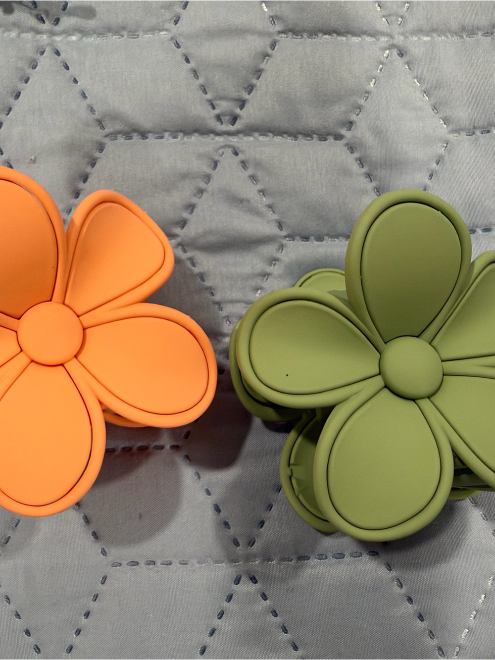 23 Assorted Clips - Picture 2 of 10